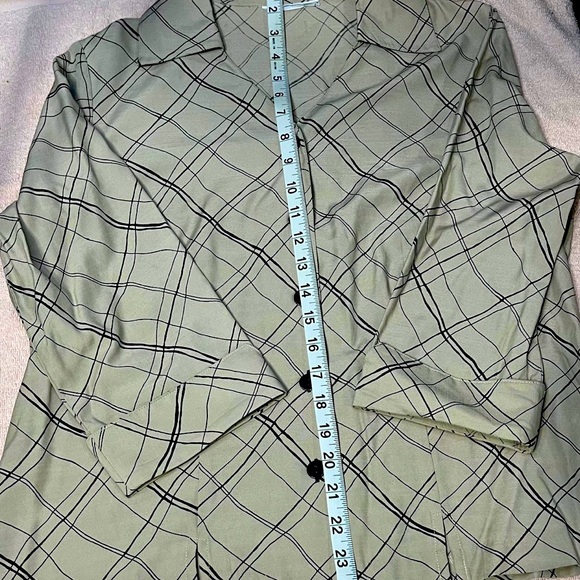 Dressbarn Womens Tan Striped Roll Tab 3/4 Sleeves Button Shirt SMALL Vneck - Picture 4 of 4